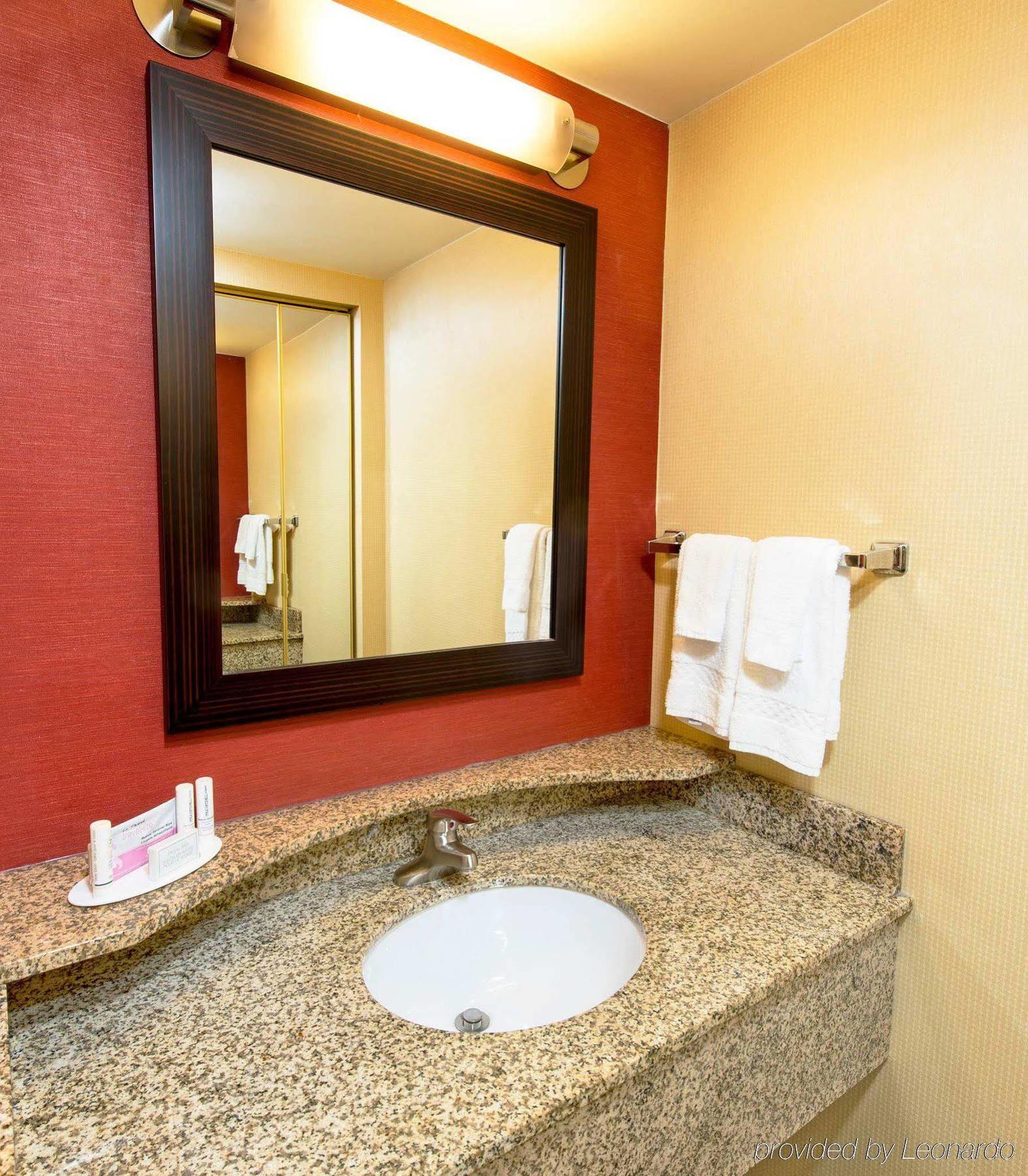 Courtyard By Marriott Pensacola Hotel Ferry Pass Bagian luar foto