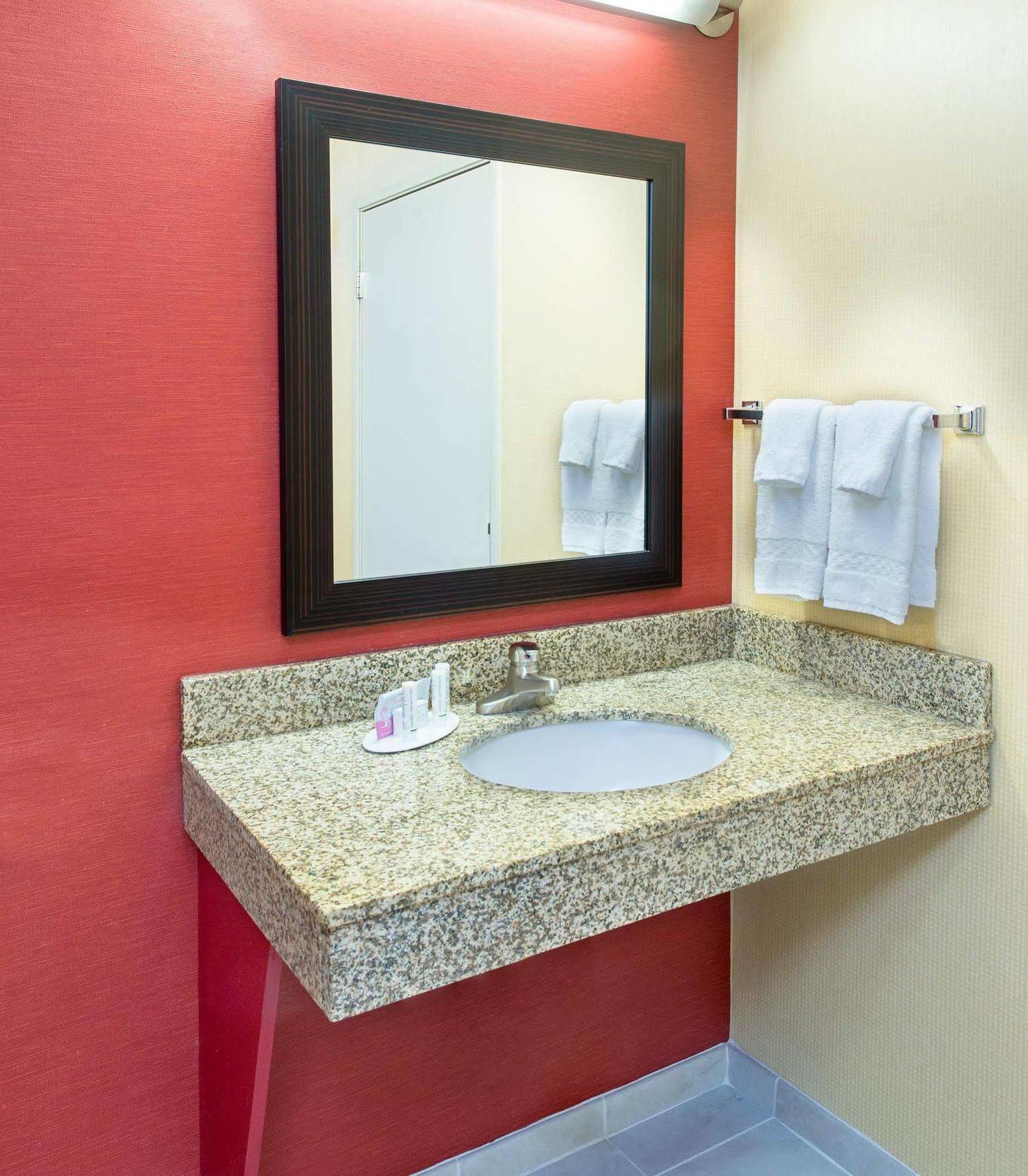 Courtyard By Marriott Pensacola Hotel Ferry Pass Bagian luar foto